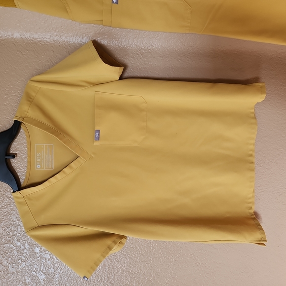 Figs Yellow Scrub set, Top S, Pants MP - Picture 2 of 9
